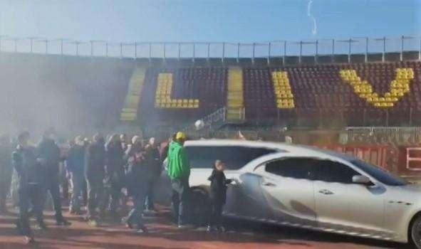 Allo stadio l'ultimo saluto a Guccini, tifosi multati per l'anti-covid