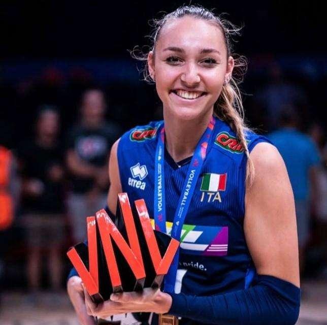Elena Pietrini con il trofeo 