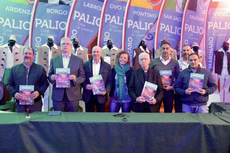 La presentazione della Coppa