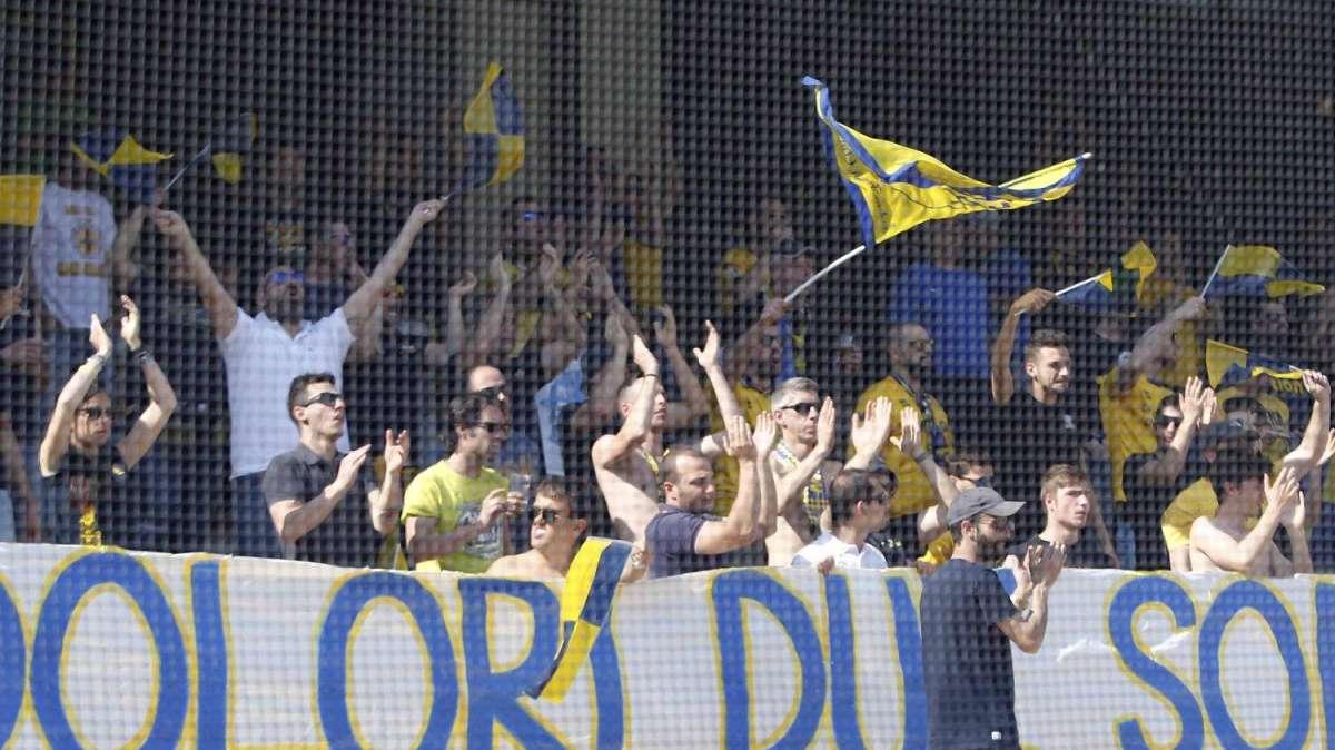 Ternana-Modena, la rabbia dei tifosi: "Decisione ingiusta. Una trasferta impegna tempo e denaro, chi ci rimborsa i soldi per i mezzi di trasporto?"