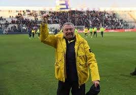 CANARINI IN VISITA AL NIDO