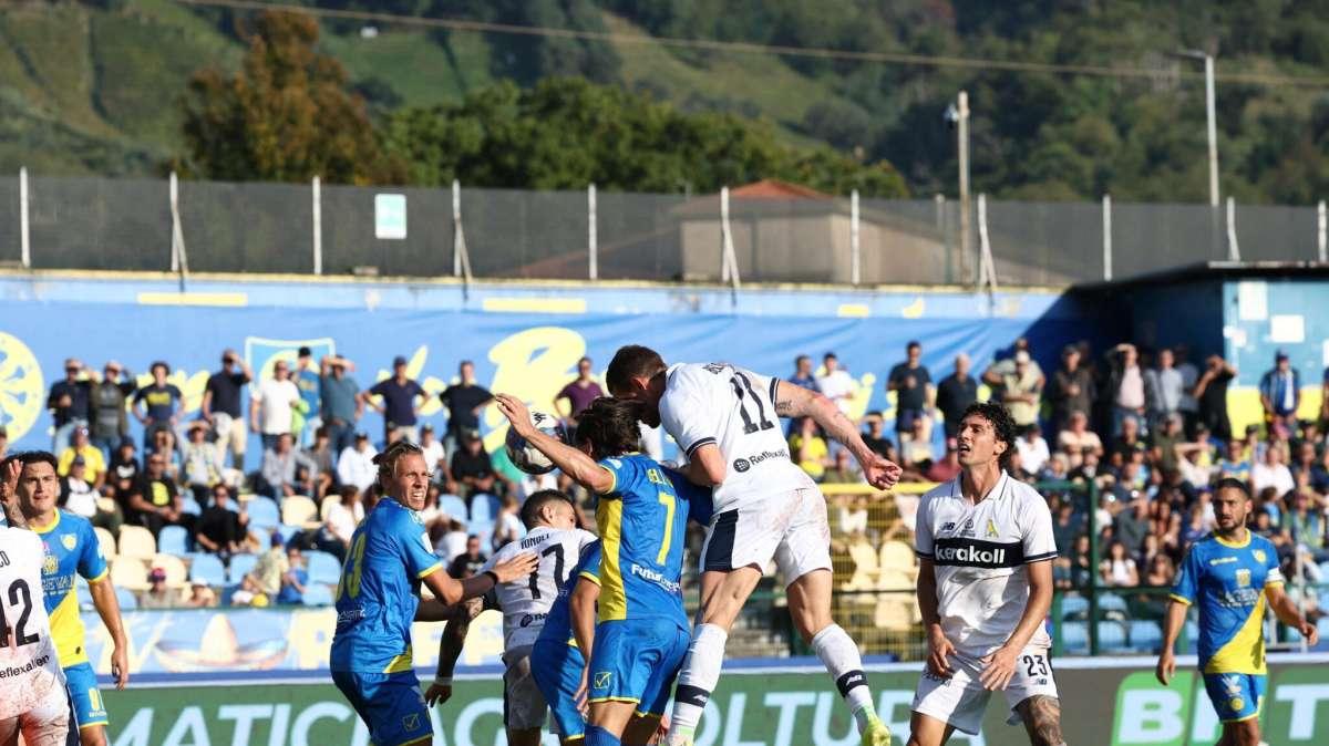 Carrarese-Modena 2-1: primo stop in trasferta