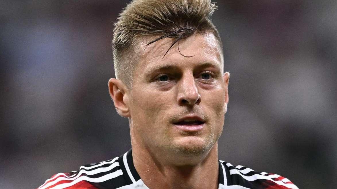 Kroos descuelga las botas y vuelve a vestirse de corto junto a su hermano