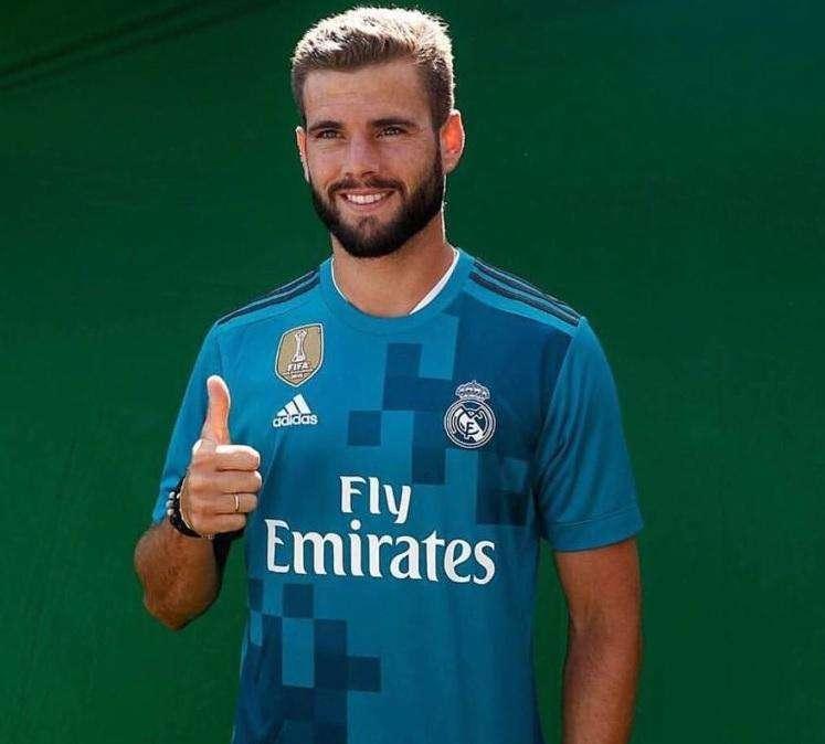 El Real Madrid jugará esta noche de azul turquesa