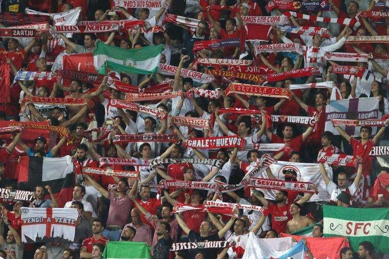 As, el Sevilla se expone al cierre de la grada