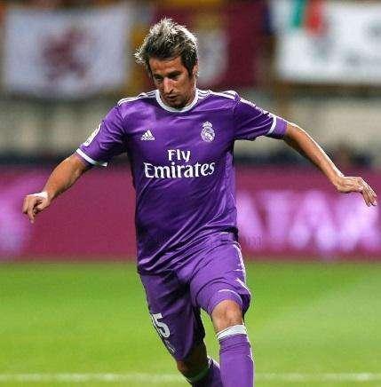 Zidane: "En el segundo gol estábamos hablando. Coentrao lo necesitaba, además..."