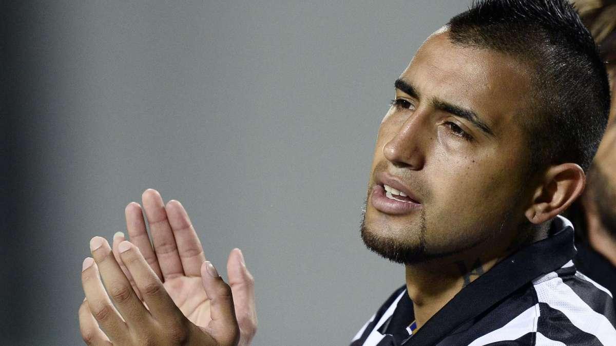 Mirror: Van Gaal planea ofrecer por Vidal 43 'kilos' más Chicharito