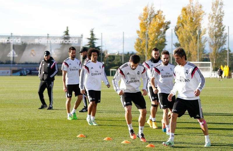 Intensidad con balón y presión en la segunda sesión del día: Ramos trabajó en el gimnasio