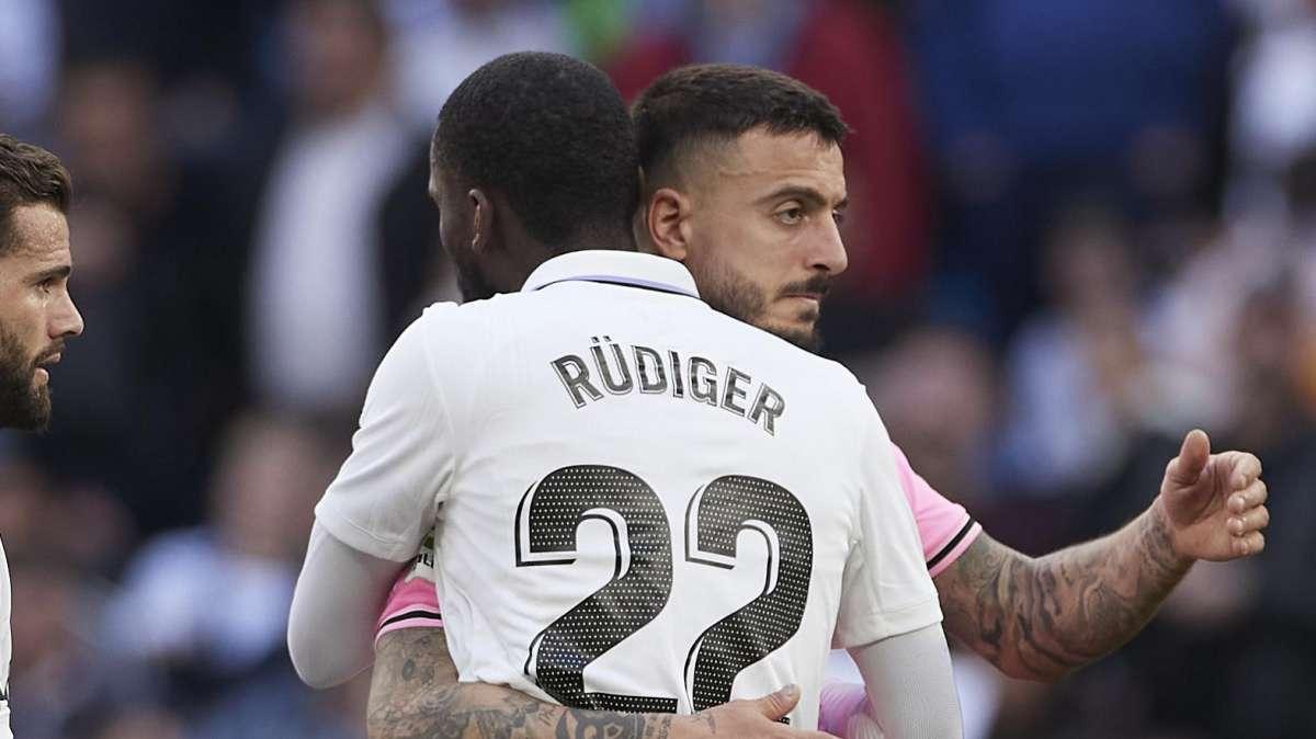 Joselu y uno más para la delantera