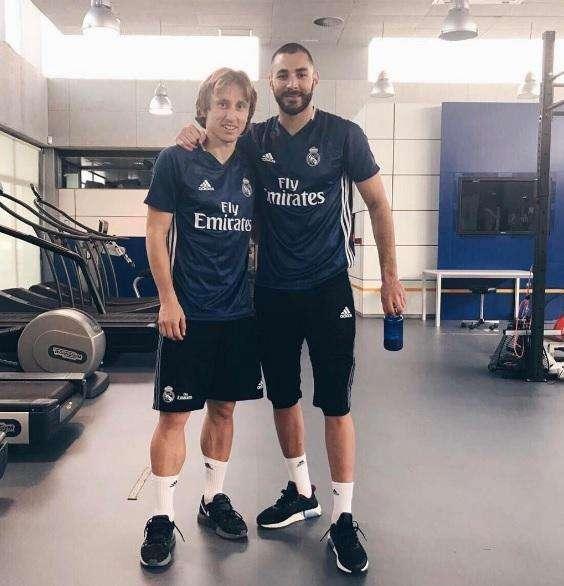FOTO - Benzema no descansa: "Ni un día sin trabajo duro"