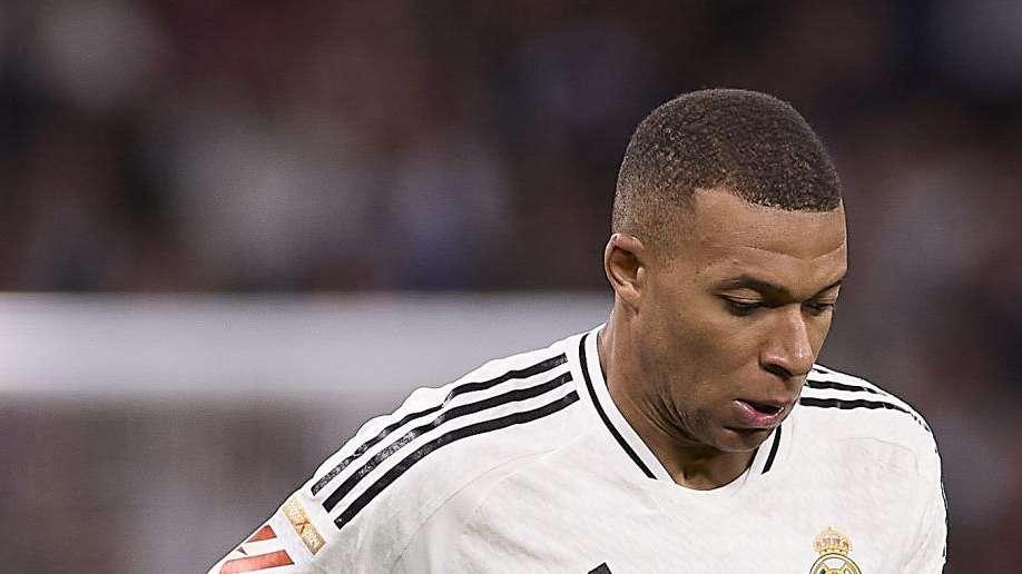Primer clásico de Mbappé: entre el fuera de juego y la falta de puntería