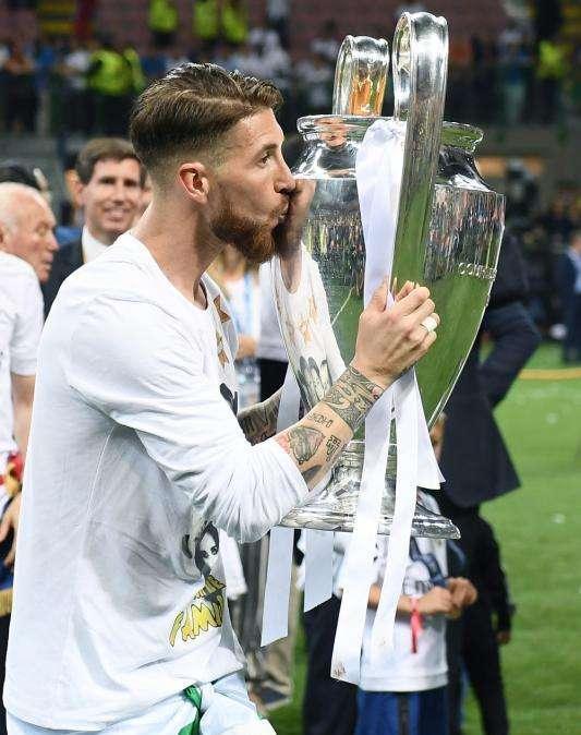 Ramos hace un guiño a la afición: "No descarto ponerme el 93 en la camiseta"