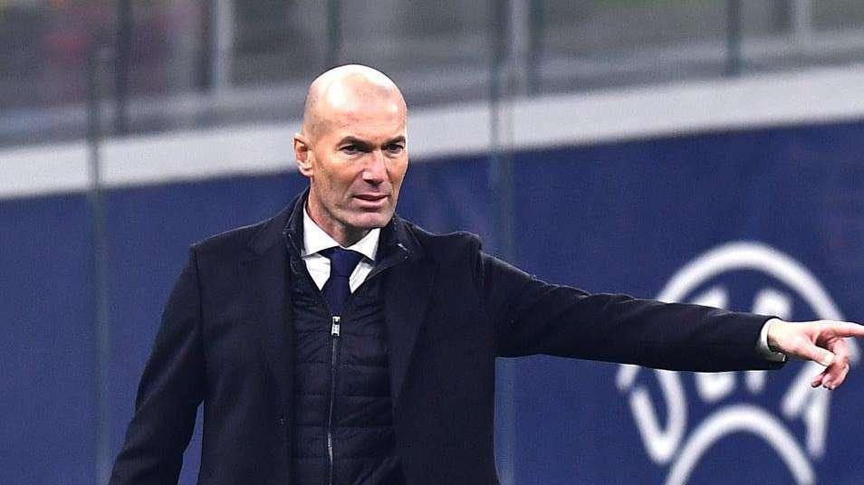 "El entorno más cercano de Zidane le ve en el Real Madrid la próxima temporada"