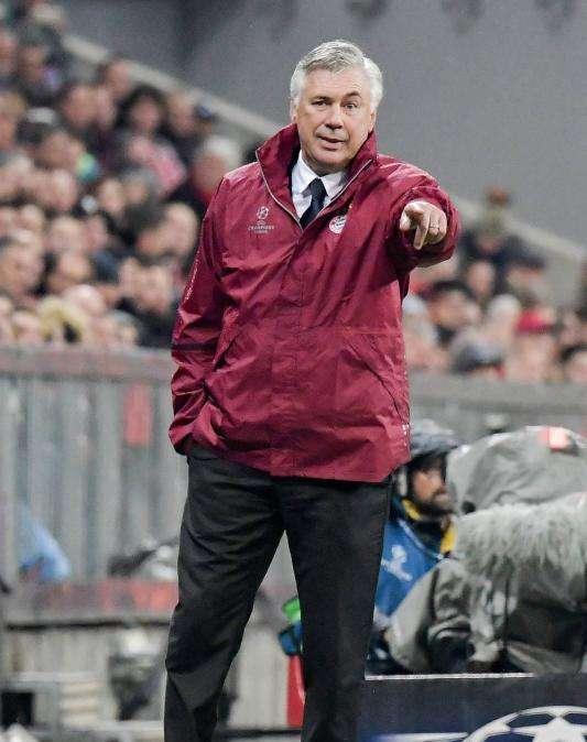 James no lo tendrá tan fácil después de escuchar a Ancelotti: "Si no lo merece, no jugará. Hay mucha competencia"