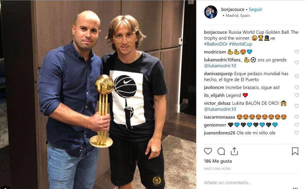FOTO - Modric posa con su Balón de Oro a una semana del The Best