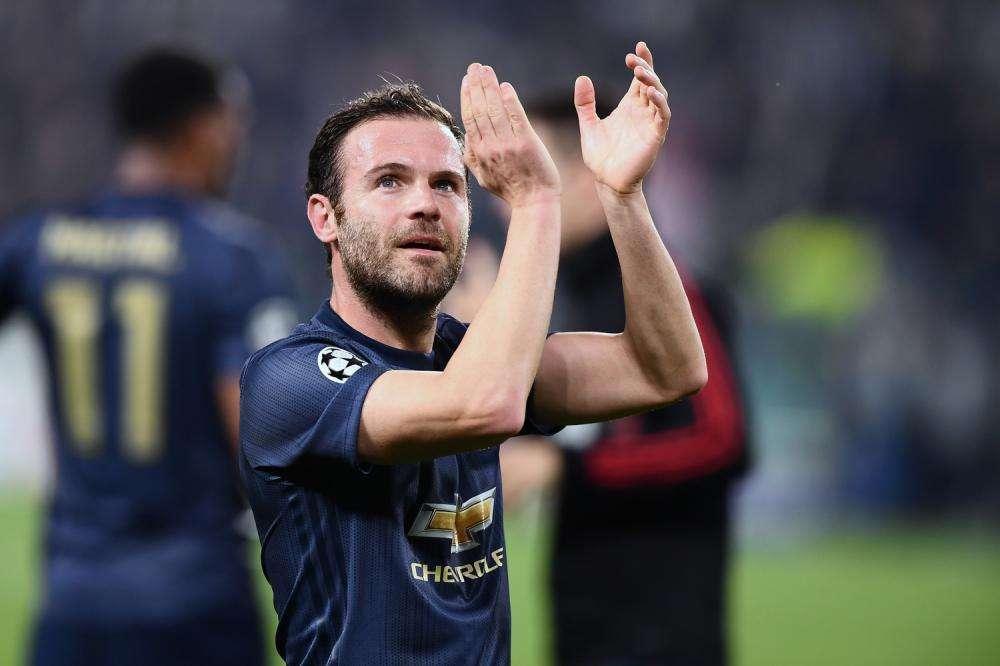 El Barcelona se reúne con el padre y agente de Juan Mata: los detalles