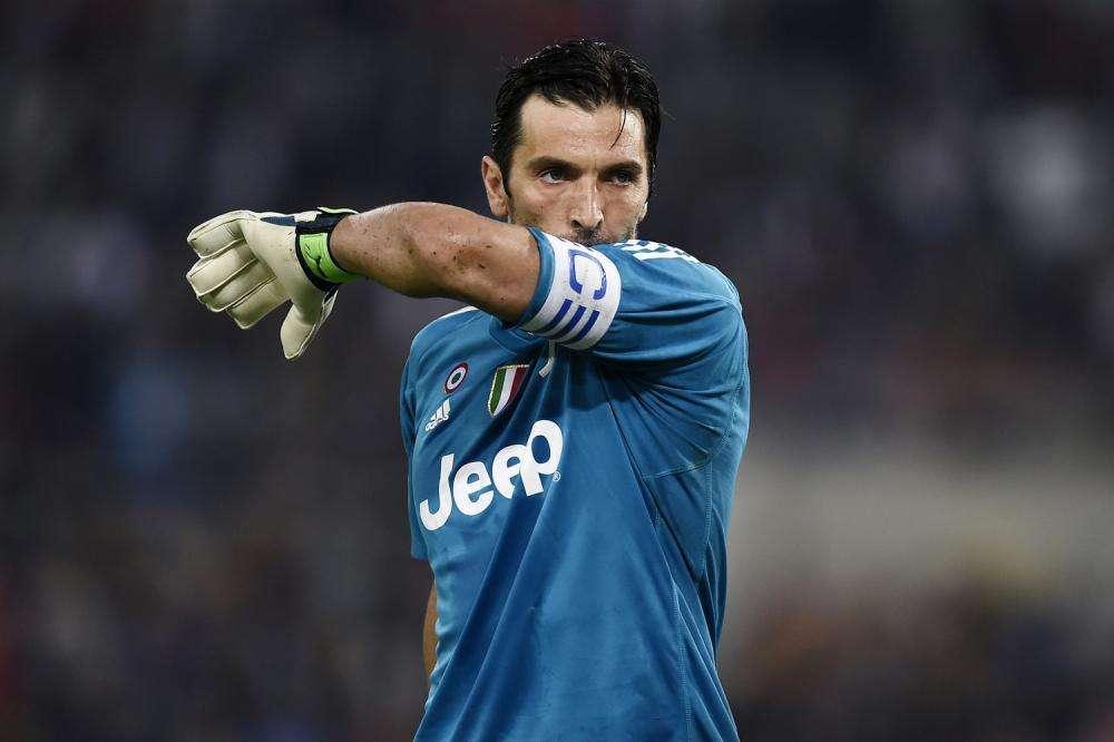 La UEFA expedienta a Buffon por su polémica reacción con el árbitro en el partido del Bernabéu