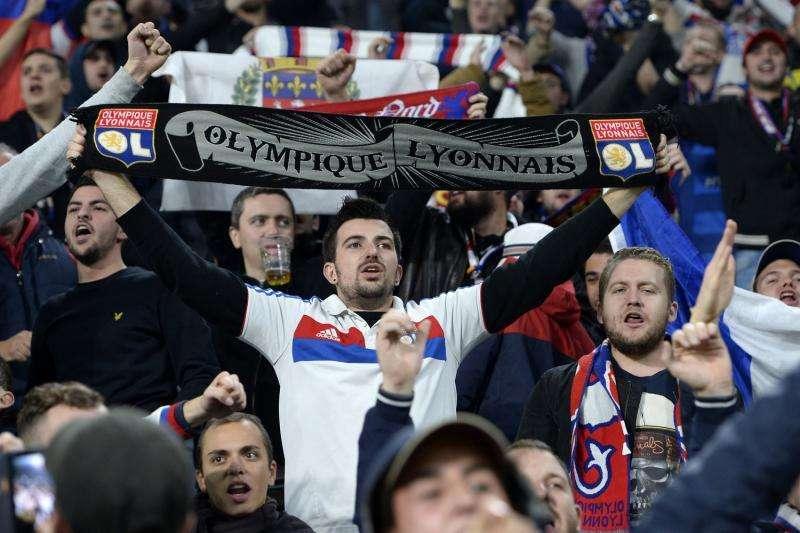 La UEFA abre un expediente a Lyon y Besiktas por la infame pelea de sus ultras