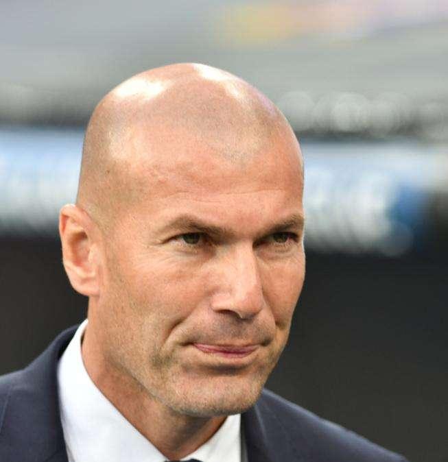 Zidane no se crece ante sus éxitos: "Ni antes era corto ni ahora soy un genio. Llevo al Madrid..."