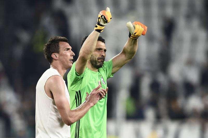 Relato: "Bombas en Dortmund, goles en Turín"