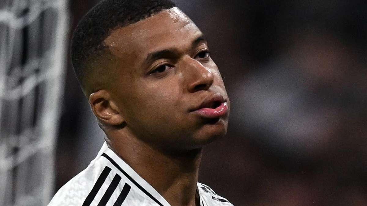 TOP News 12 | La felicitación del Real Madrid al Barça, la mala puntería de Mbappé...