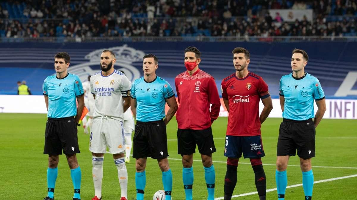 La dura contestación del árbitro a Militao por el descuento del partido