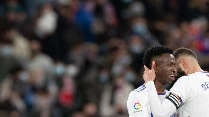 Vinicius: "La afición me quiere y por eso beso el escudo. Benzema..." 