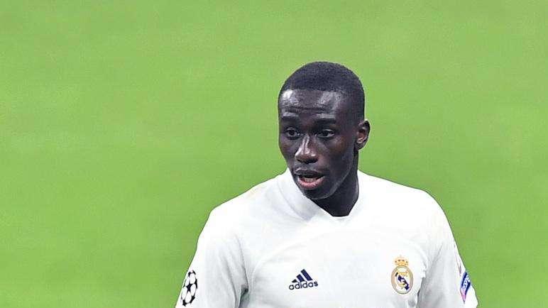 Fichajes | El Real Madrid no descarta vender a Mendy este verano