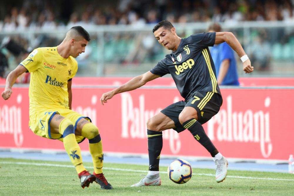 Cristiano debuta con un partido discreto, pero con victoria en el descuento ante el Chievo Verona