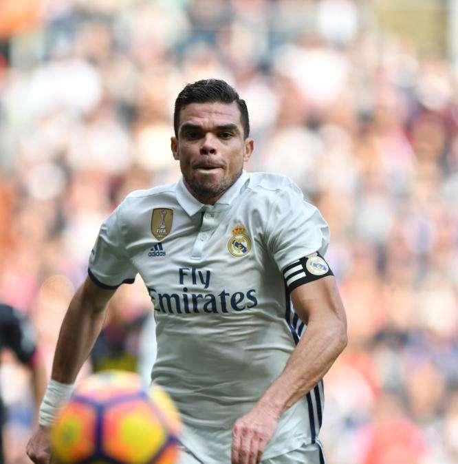 Lyon, Mónaco, Premier League... Media Europa 'pelea' por el fichaje de Pepe