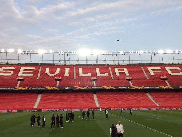 DESCANSOS - Un gol de Reguilón contribuye a la victoria parcial del Sevilla
