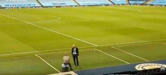 VÍDEO - Guardiola y Zidane, hablando tras el partido sobre el césped del Etihad