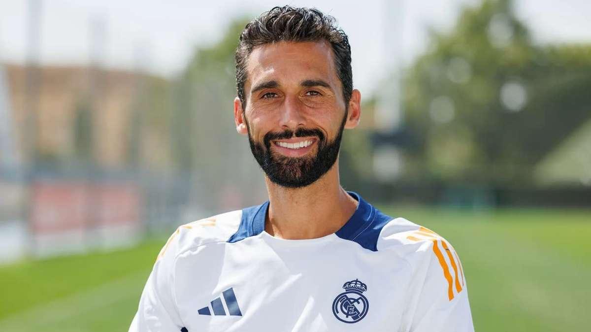 Arbeloa no se calla: el arbitraje tiembla con la presencia del nuevo técnico
