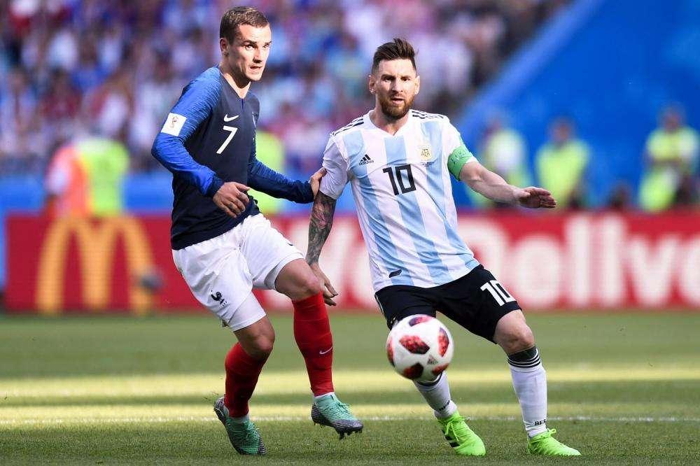 Valdano en El País: "A Griezmann nadie le invitó a la mesa de Messi y Cristiano"