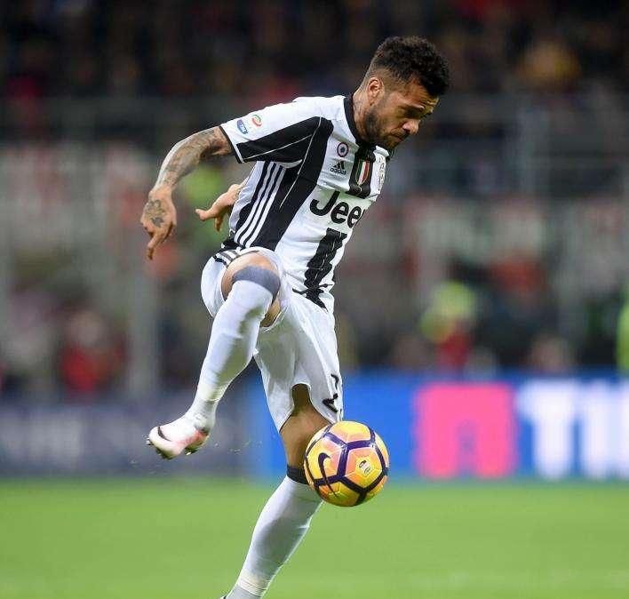 Dani Alves crítico con sus ex compañeros del Barça: "Deberían haber venido a la gala"