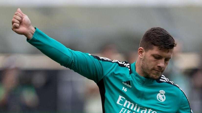 El Real Madrid insiste a la Fiorentina con la obligación de compra por Jovic