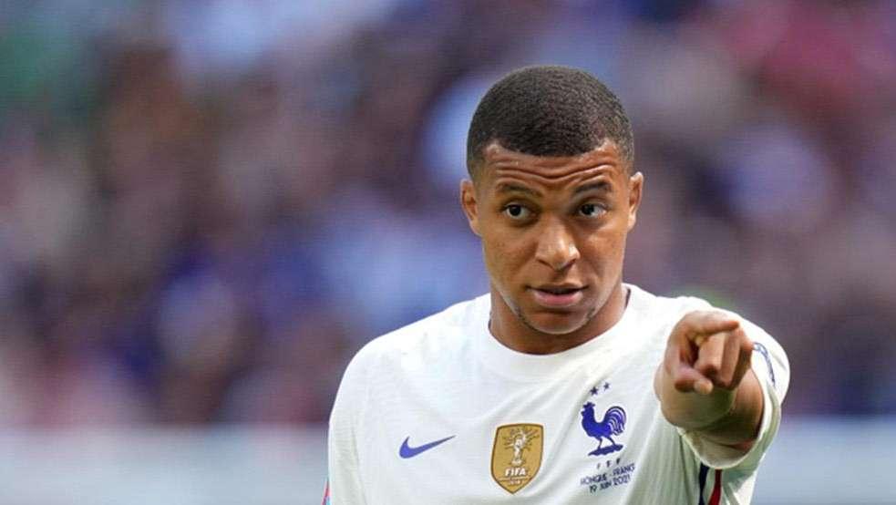 Marca, Carpio: "Veo lógico que el Emir de Catar se replantee la idea de no traspasar a Mbappé"