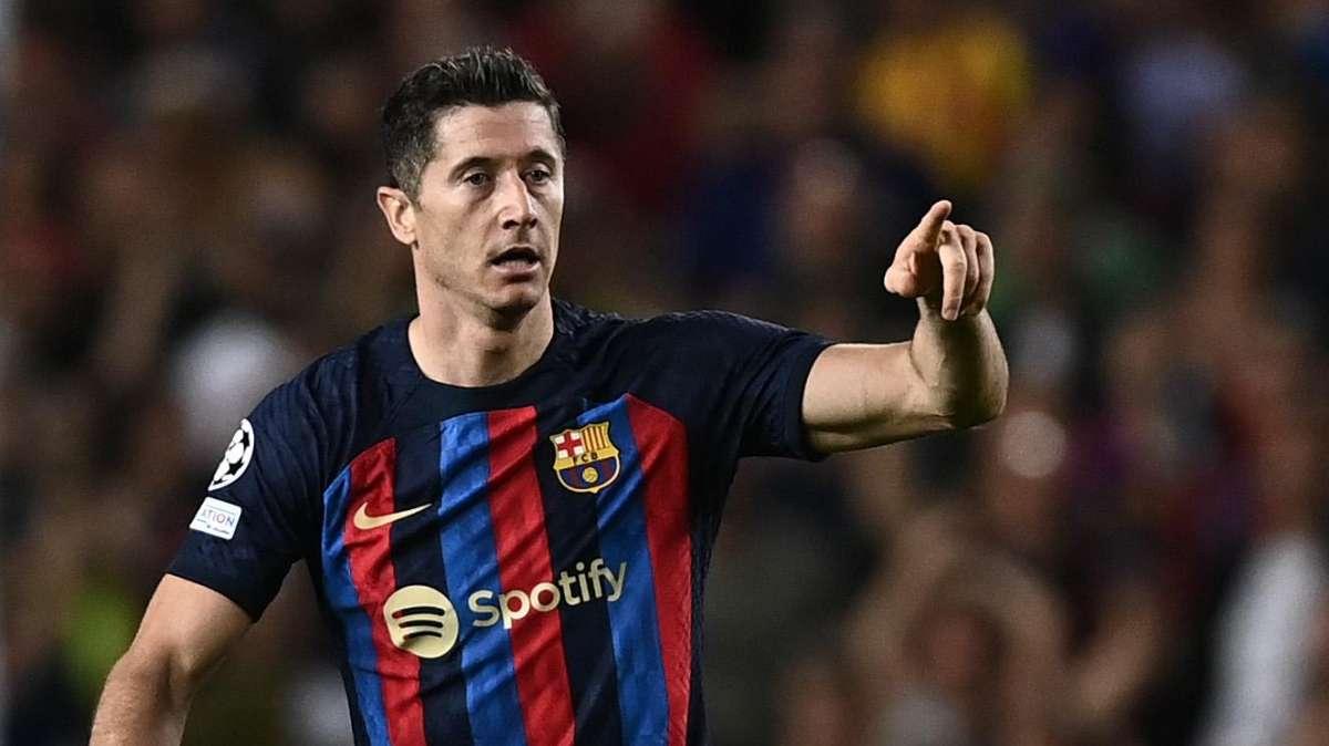 ONCE INICIAL | Lewandowski lidera el ataque del Barcelona