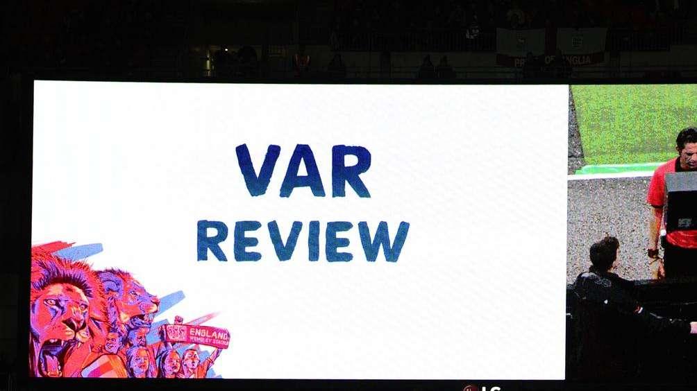 Real Madrid - Sevilla | Mina Bonino, sobre el VAR: "Van cargándose el fútbol"