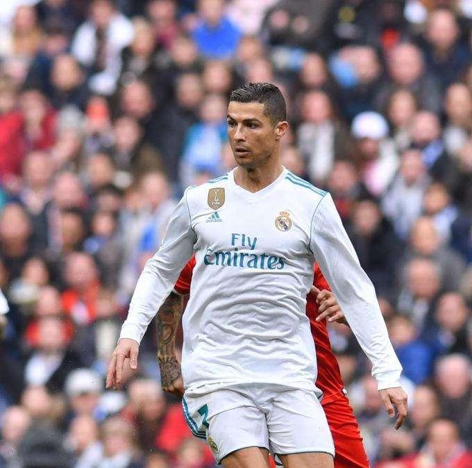 PORTADA - As: "Cristiano entre algodones"