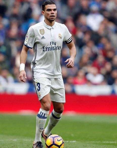 FOTO - Pepe, feliz con la afición: "Gracias una vez más por vuestro apoyo"