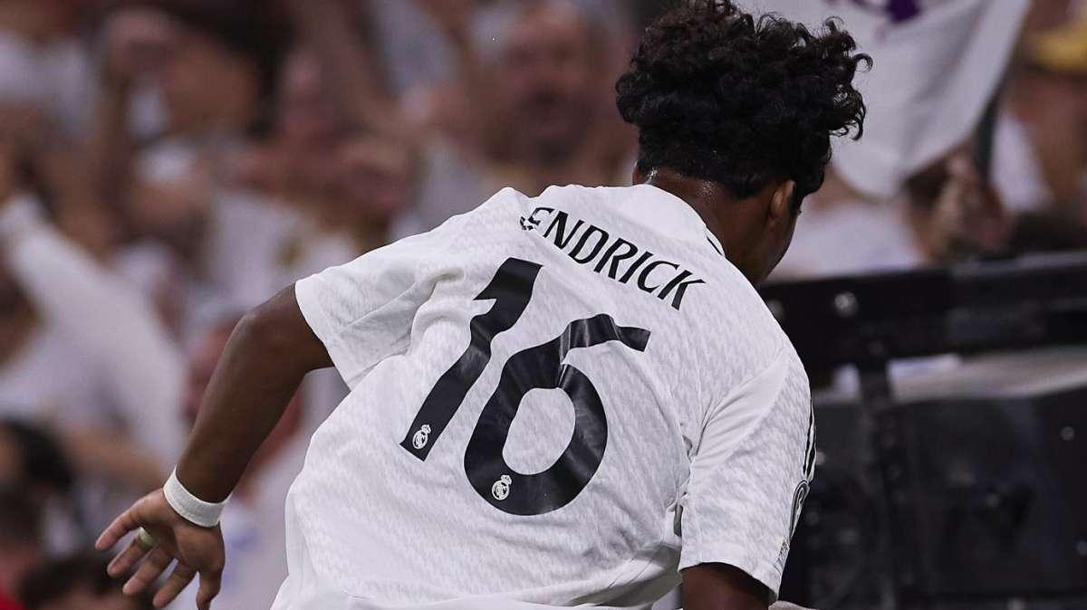 Endrick dedicó los dos goles a uno de sus compañeros: "Me ayuda todos los días"