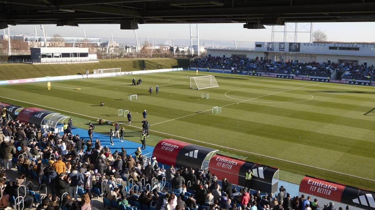 El Real Madrid se entrena y despide el año con miles de aficionados en el Di Stéfano