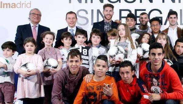 El Madrid presenta la campaña 'En Navidad, ningún niño sin regalo'