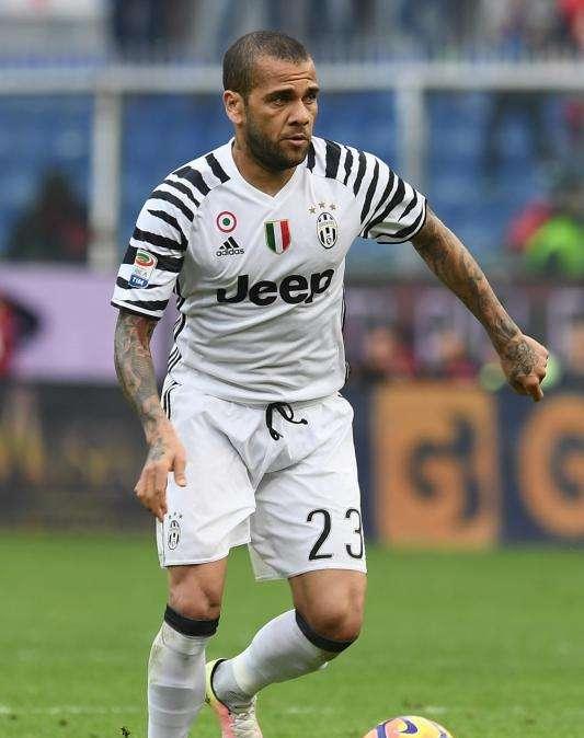 Alves: "Irme gratis del Barcelona fue una hostia con clase. Fueron muy falsos y desagradecidos. Sobre Cristiano..."