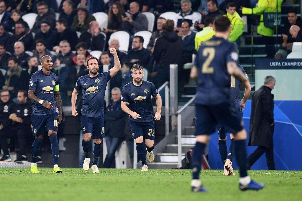 Se enquistan las negociaciones en el United para renovar a los españoles Mata y Ander Herrera