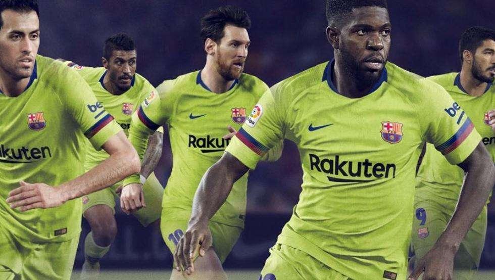 FOTO - El Barcelona presenta su segunda camiseta