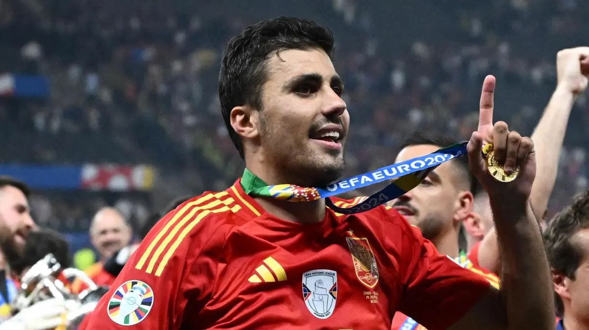 Manolo Sanchís lo tiene claro con el gran fichaje del Real Madrid: “Por Rodri firmo tres veces”