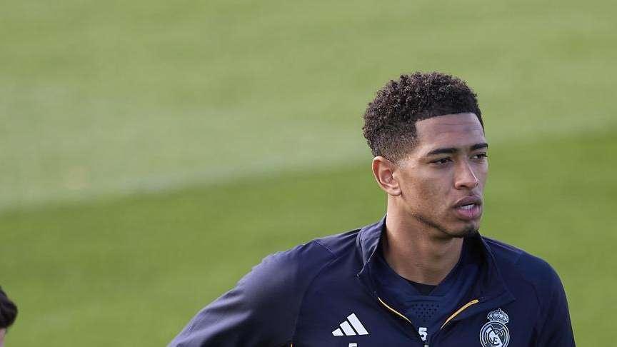 Susto en el Real Madrid: Bellingham no termina el entrenamiento
