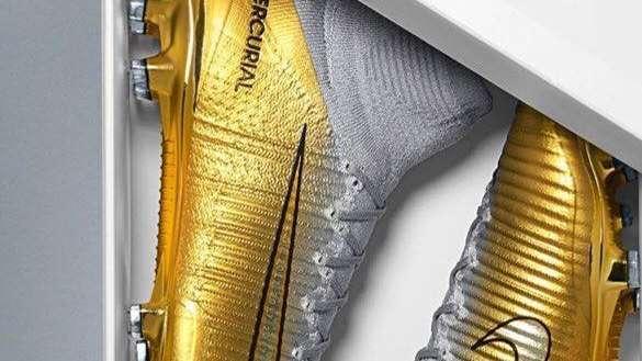 ¡DE LOCOS! ¿Cuánto gana Cristiano por calzarse las botas? Messi pierde fuelle 